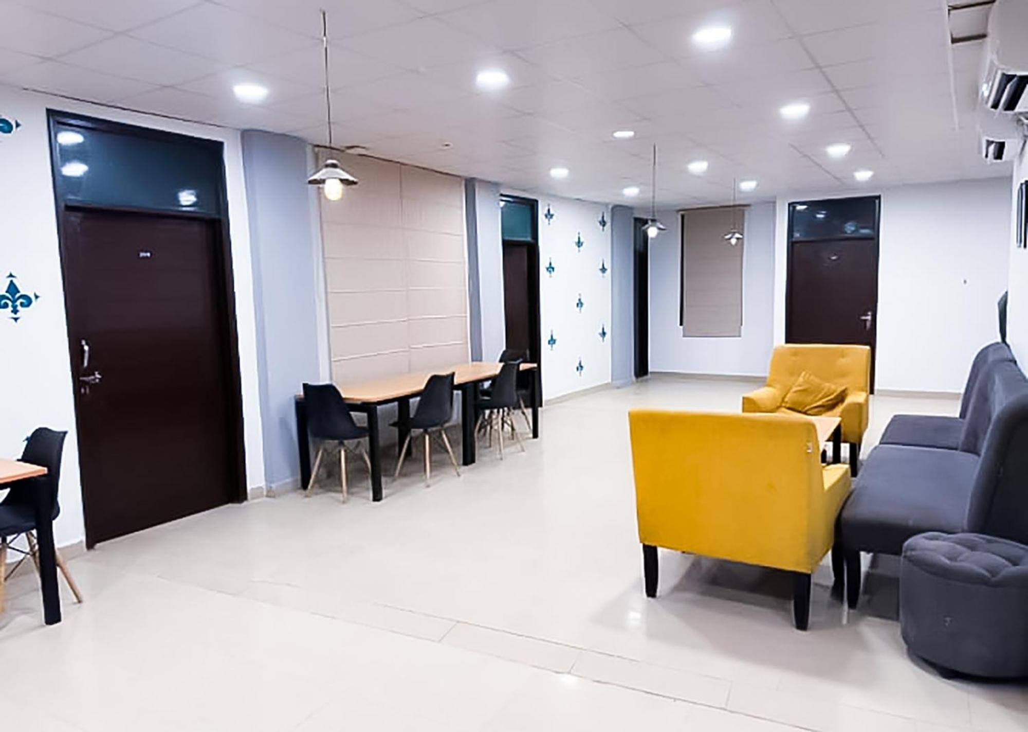 Saket Hotel 3*